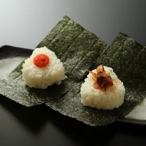 おかかむすび・<br>明太子むすび各200円